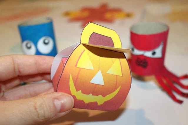 uhu cutie si paianjen haloween