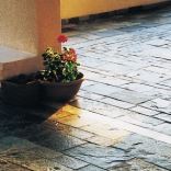 Pardoseli din piatră naturală și beton